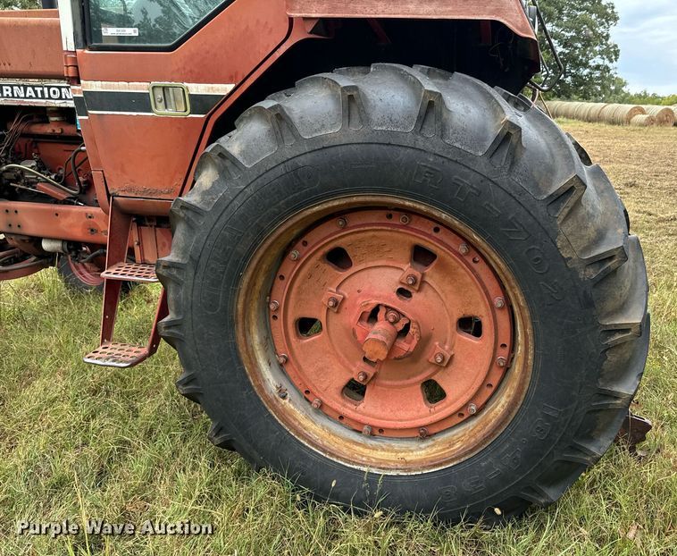 image for item DX1329 International Harvester 1086 tractor