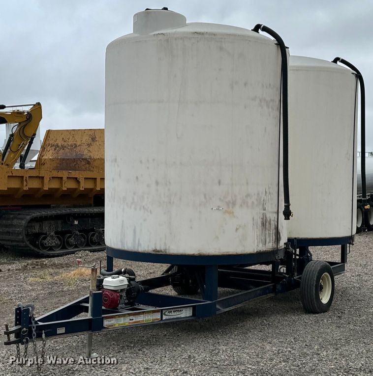 image for item DX1333 Ag Spray Double Cone nurse tank trailer