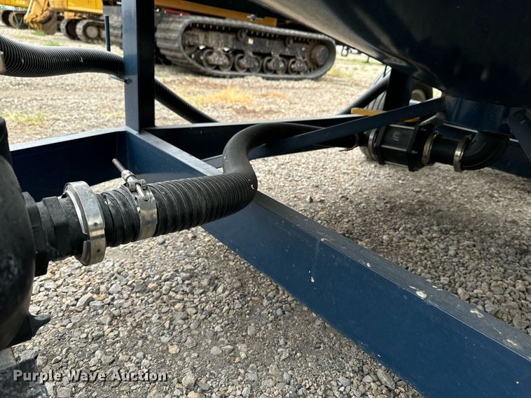 image for item DX1333 Ag Spray Double Cone nurse tank trailer