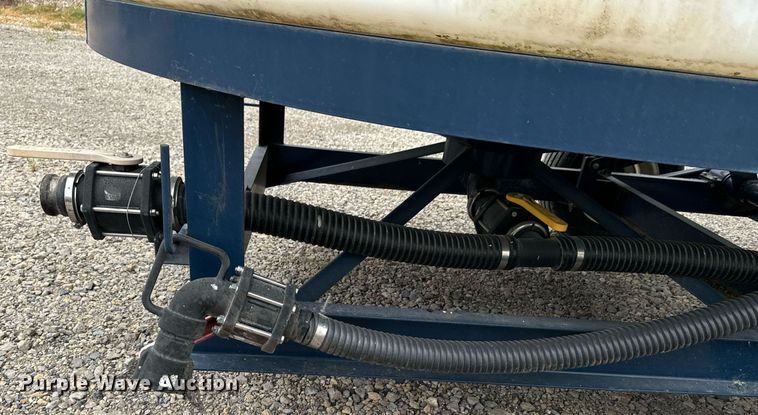 image for item DX1333 Ag Spray Double Cone nurse tank trailer