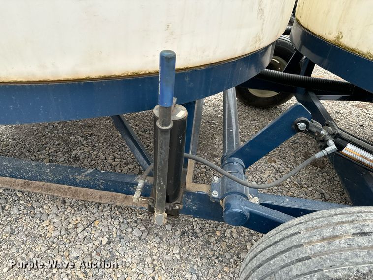 image for item DX1333 Ag Spray Double Cone nurse tank trailer