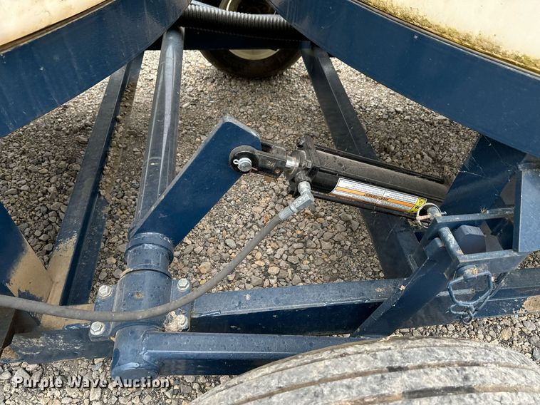 image for item DX1333 Ag Spray Double Cone nurse tank trailer