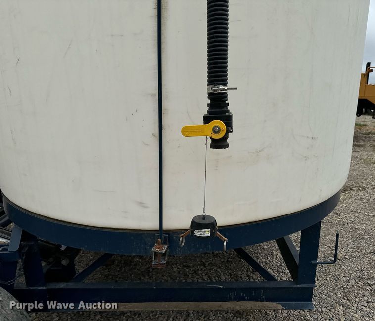 image for item DX1333 Ag Spray Double Cone nurse tank trailer