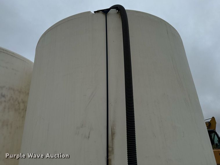 image for item DX1333 Ag Spray Double Cone nurse tank trailer