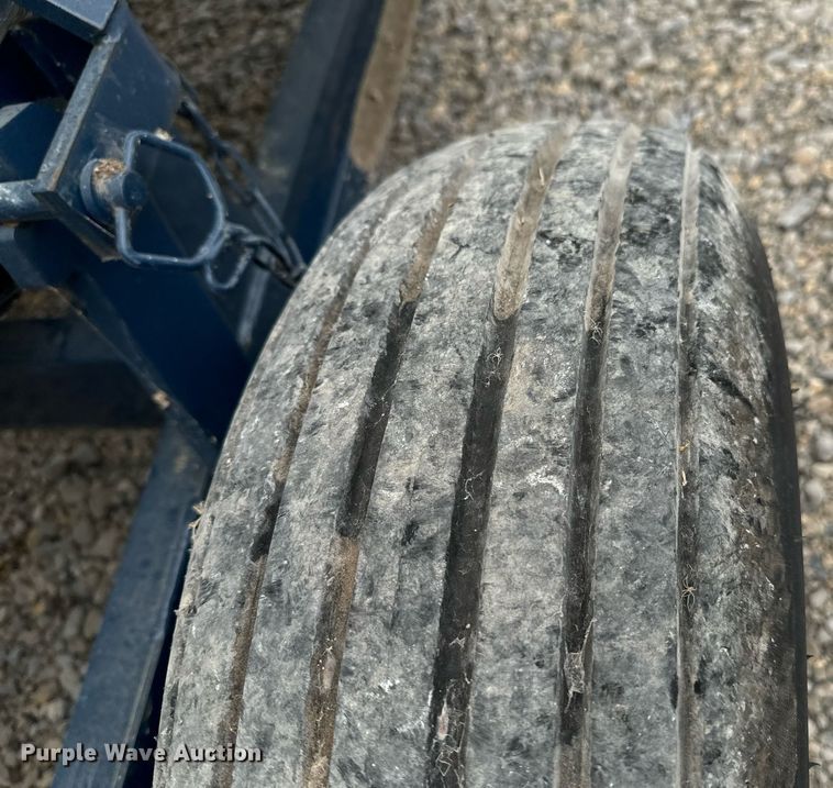 image for item DX1333 Ag Spray Double Cone nurse tank trailer