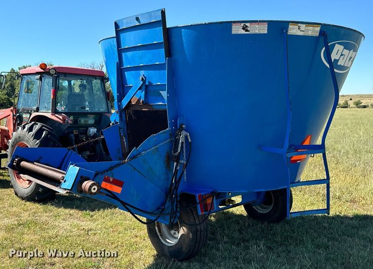 image for item DX1353 Patz V350 feed mixer