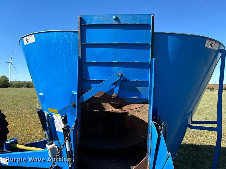 image for item DX1353 Patz V350 feed mixer