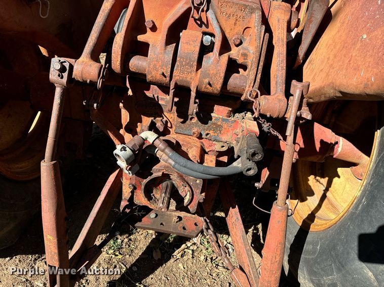 image for item DX1362 1962 International Harvester 504 tractor