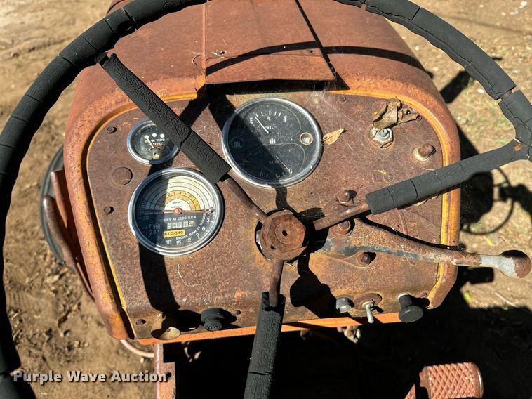 image for item DX1362 1962 International Harvester 504 tractor