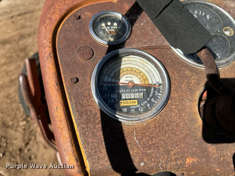 image for item DX1362 1962 International Harvester 504 tractor