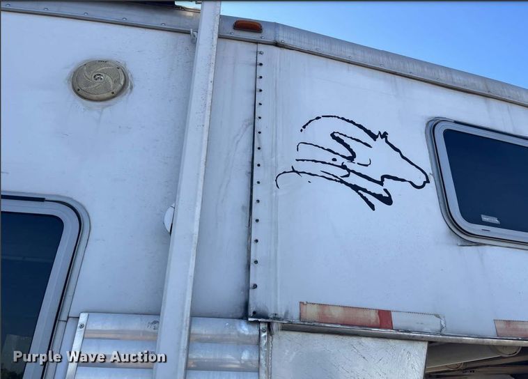 image for item DX1369 2006 Universal Trailers horse trailer