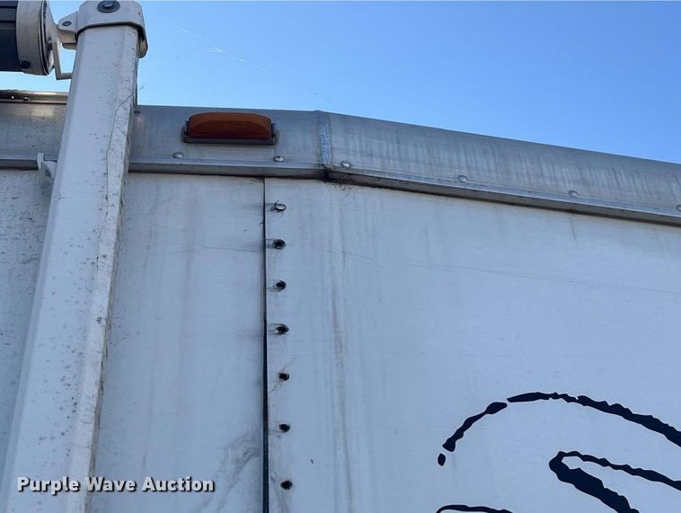 image for item DX1369 2006 Universal Trailers horse trailer