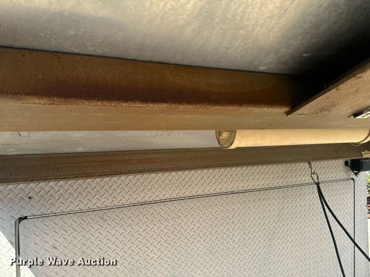 image for item DX1369 2006 Universal Trailers horse trailer