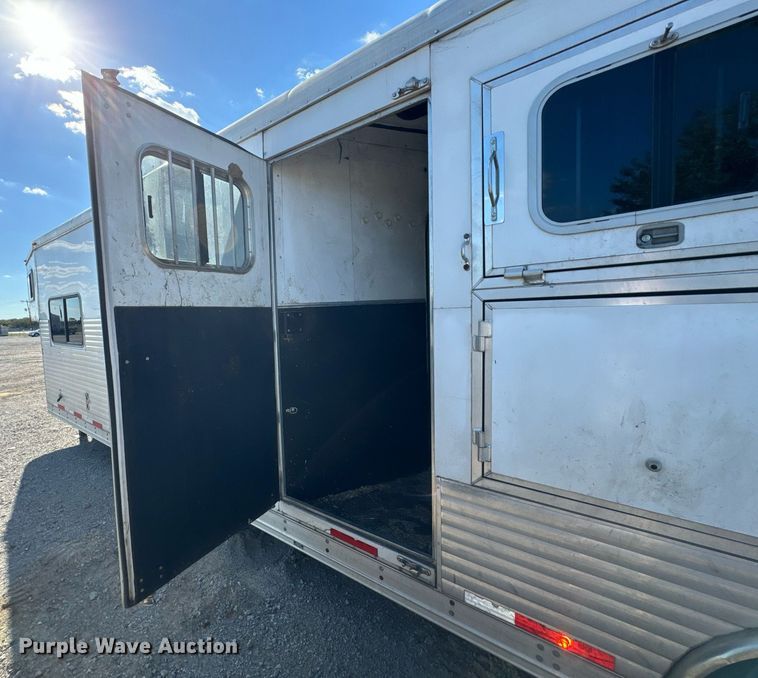 image for item DX1369 2006 Universal Trailers horse trailer