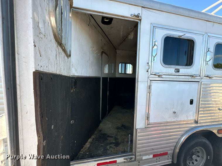 image for item DX1369 2006 Universal Trailers horse trailer