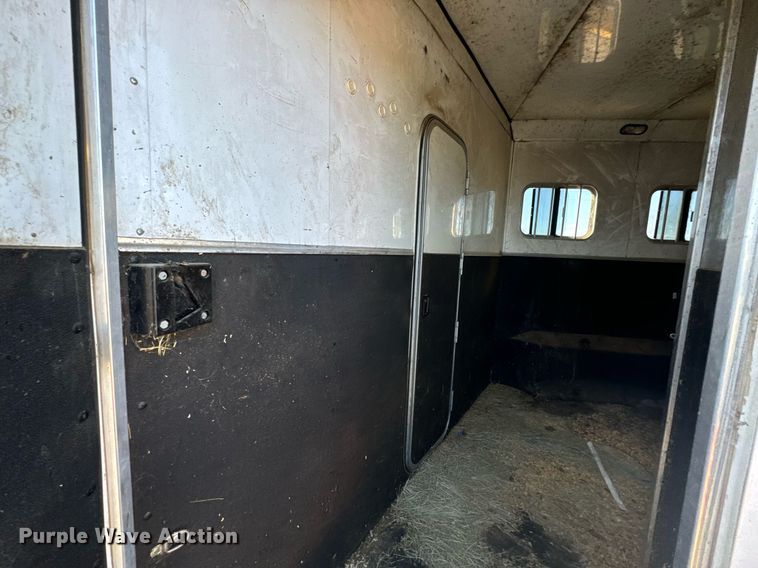 image for item DX1369 2006 Universal Trailers horse trailer