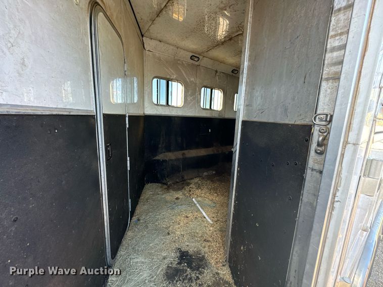 image for item DX1369 2006 Universal Trailers horse trailer