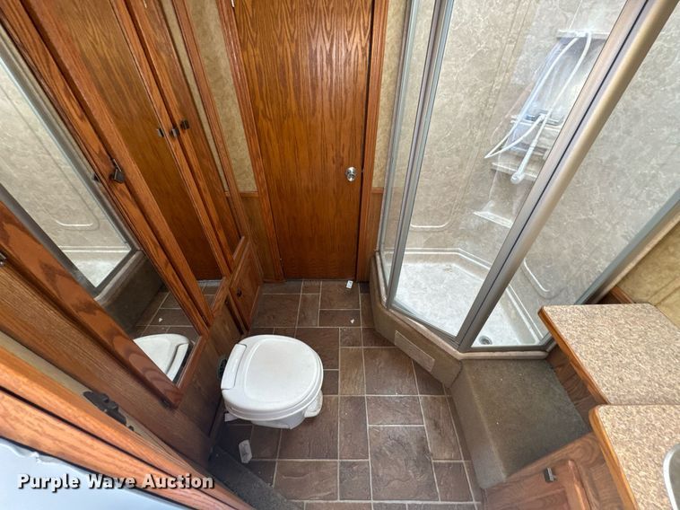 image for item DX1369 2006 Universal Trailers horse trailer