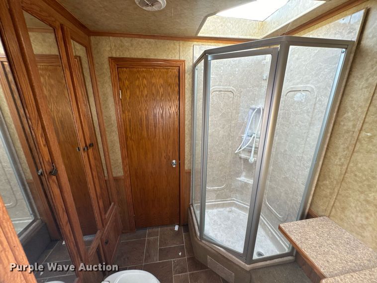 image for item DX1369 2006 Universal Trailers horse trailer