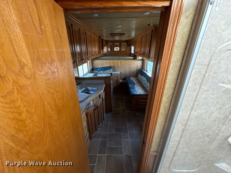 image for item DX1369 2006 Universal Trailers horse trailer