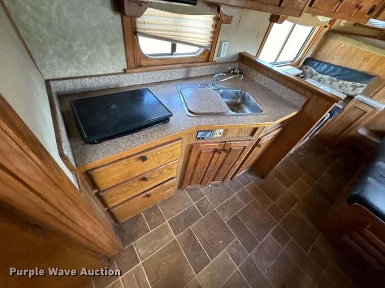 image for item DX1369 2006 Universal Trailers horse trailer