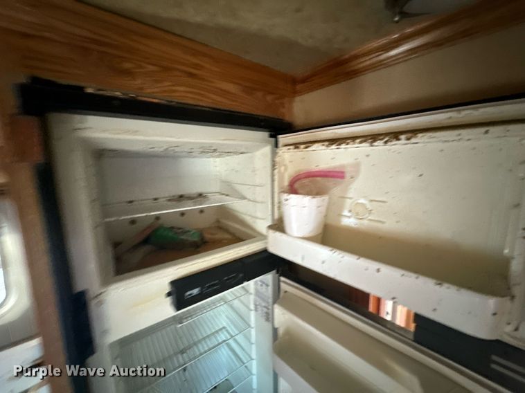 image for item DX1369 2006 Universal Trailers horse trailer