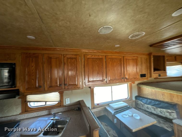 image for item DX1369 2006 Universal Trailers horse trailer