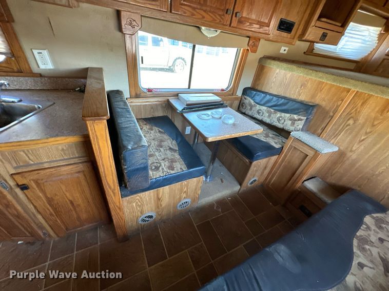 image for item DX1369 2006 Universal Trailers horse trailer