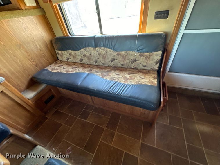 image for item DX1369 2006 Universal Trailers horse trailer