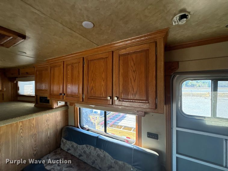 image for item DX1369 2006 Universal Trailers horse trailer