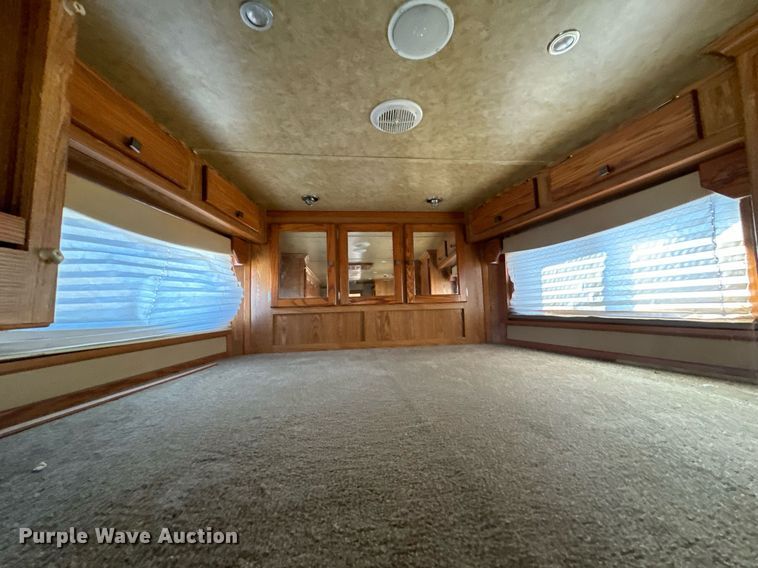 image for item DX1369 2006 Universal Trailers horse trailer