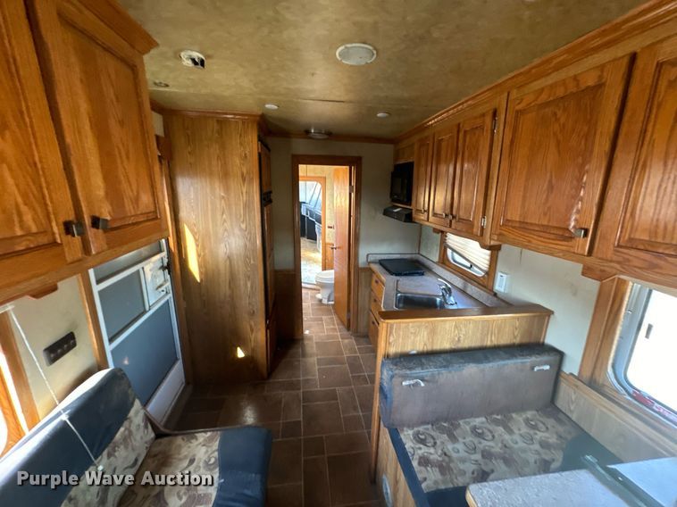 image for item DX1369 2006 Universal Trailers horse trailer