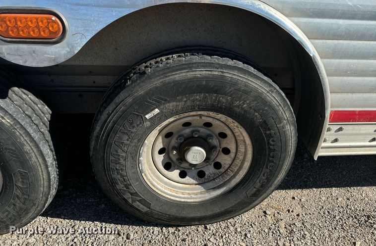 image for item DX1369 2006 Universal Trailers horse trailer