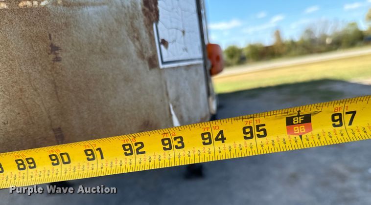 image for item DX1369 2006 Universal Trailers horse trailer