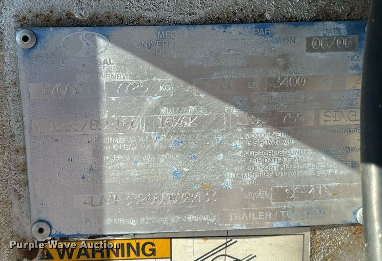 image for item DX1369 2006 Universal Trailers horse trailer