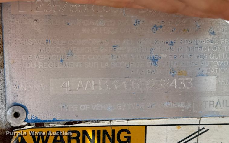 image for item DX1369 2006 Universal Trailers horse trailer