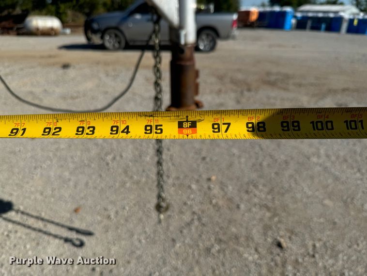 image for item DX1369 2006 Universal Trailers horse trailer