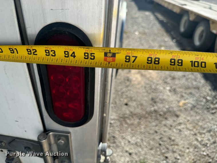 image for item DX1369 2006 Universal Trailers horse trailer