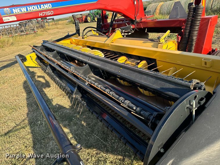 image for item DX3586 2014 New Holland H7150 swather / windrower