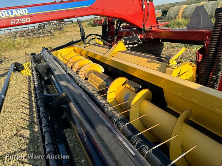 image for item DX3586 2014 New Holland H7150 swather / windrower