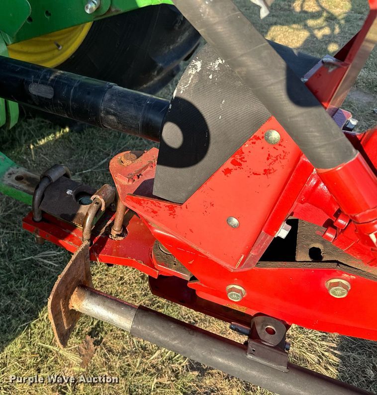 image for item DX3586 2014 New Holland H7150 swather / windrower