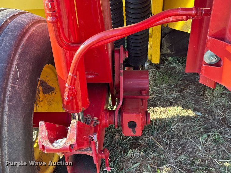 image for item DX3586 2014 New Holland H7150 swather / windrower