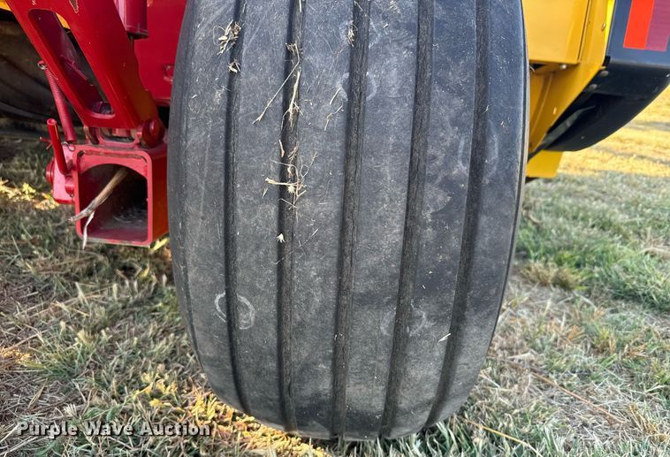 image for item DX3586 2014 New Holland H7150 swather / windrower