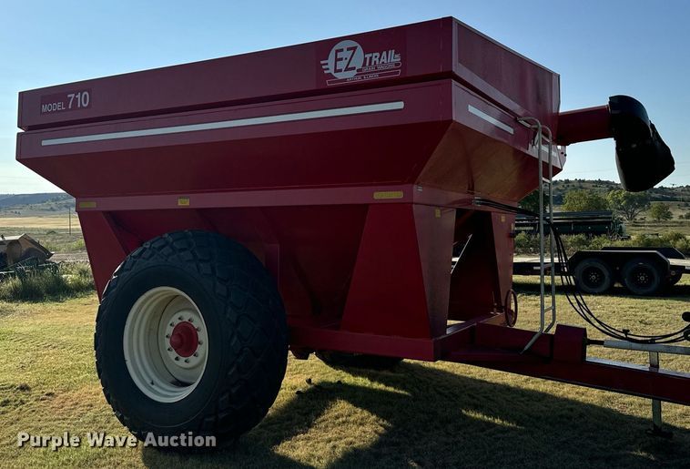 image for item DX3587 E-Z Trail 710 grain cart