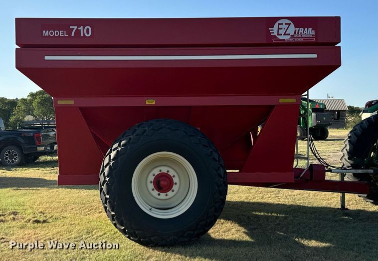 image for item DX3587 E-Z Trail 710 grain cart