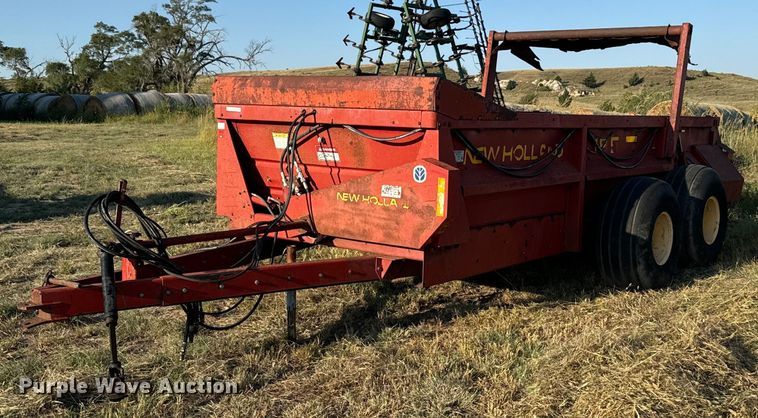 image for item DX3589 New Holland 195 manure spreader