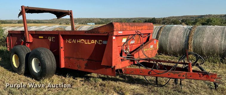 image for item DX3589 New Holland 195 manure spreader