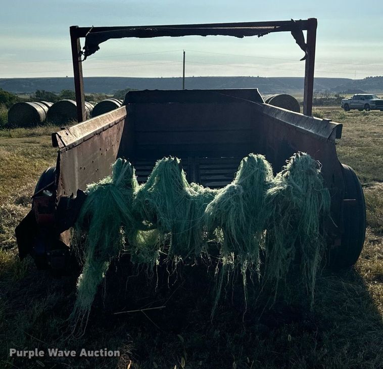 image for item DX3589 New Holland 195 manure spreader