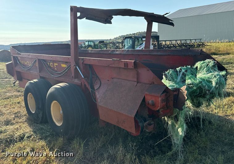 image for item DX3589 New Holland 195 manure spreader