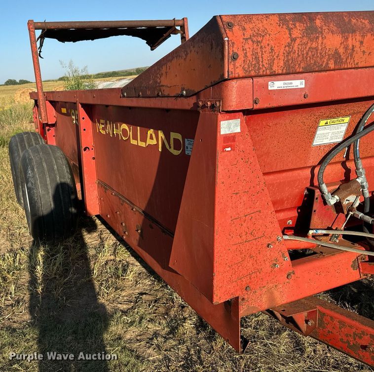 image for item DX3589 New Holland 195 manure spreader
